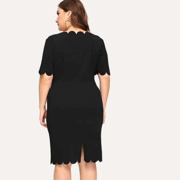 SOLD Privately 💝 Plunging Neck Scallop Edge Dress - Picture 3 of 6